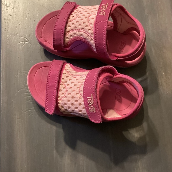 Teva Pink Toddler girl size 7 Sandals - Picture 3 of 3